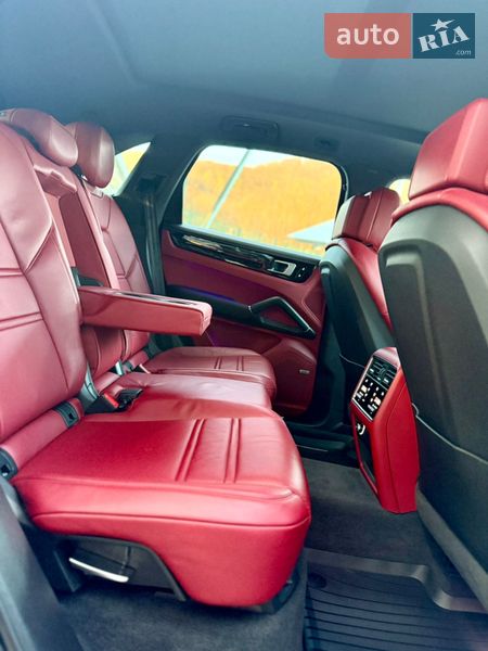 Внедорожник / Кроссовер Porsche Cayenne 2021 в Львове