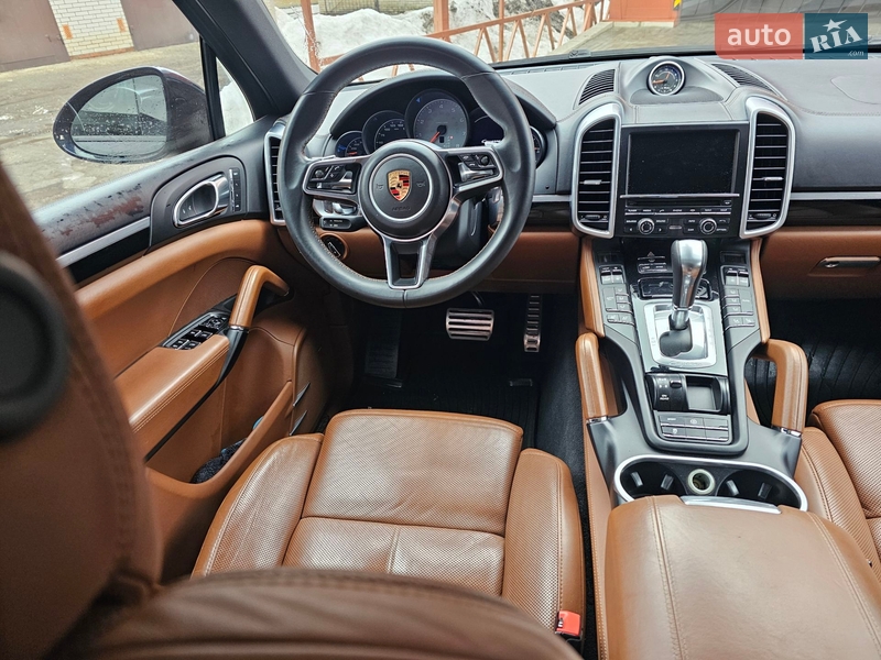Внедорожник / Кроссовер Porsche Cayenne 2016 в Киеве