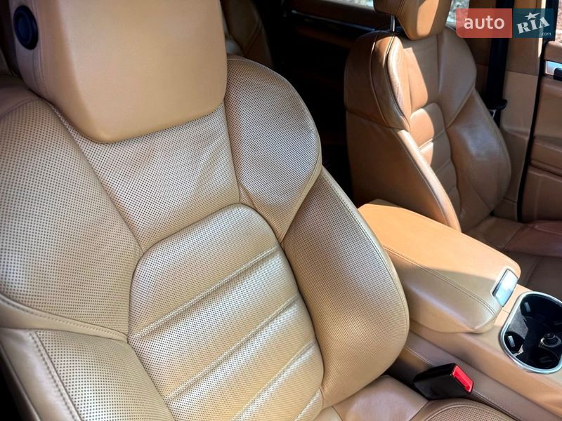 Внедорожник / Кроссовер Porsche Cayenne 2010 в Хмельницком