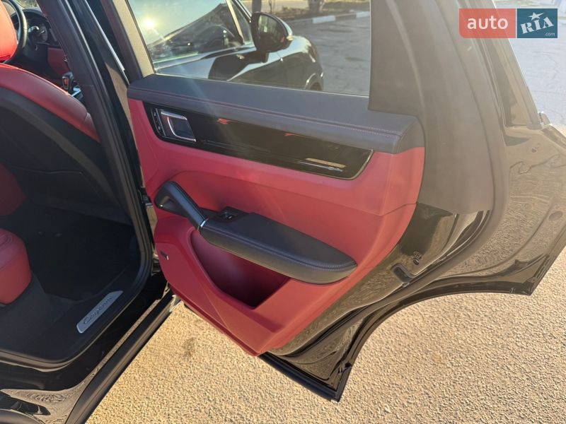 Внедорожник / Кроссовер Porsche Cayenne 2019 в Запорожье