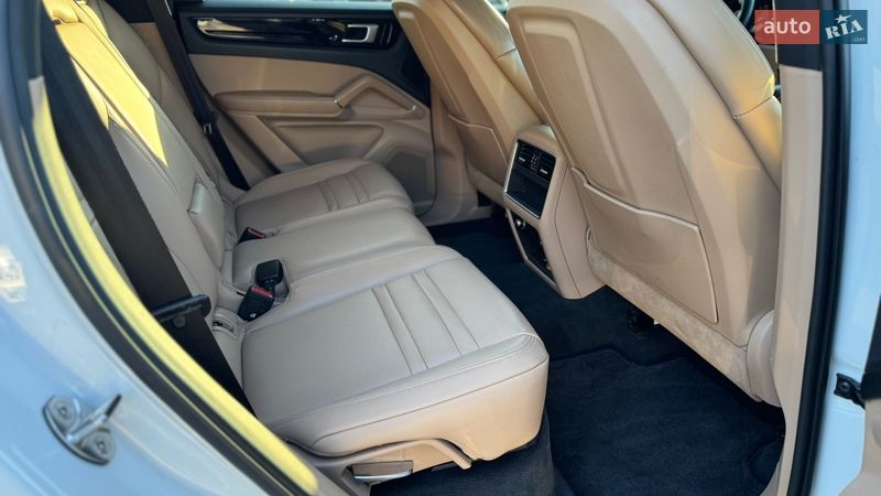 Внедорожник / Кроссовер Porsche Cayenne 2018 в Киеве