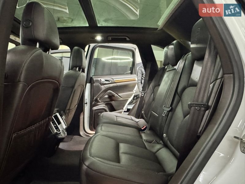 Внедорожник / Кроссовер Porsche Cayenne 2016 в Николаеве