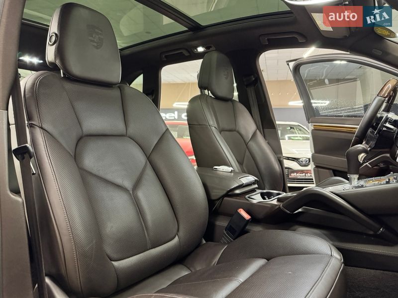 Внедорожник / Кроссовер Porsche Cayenne 2016 в Николаеве