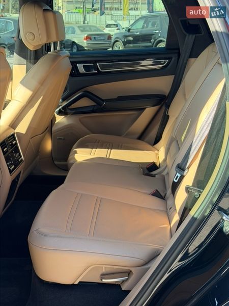 Внедорожник / Кроссовер Porsche Cayenne 2018 в Киеве