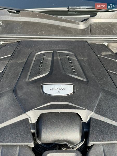 Внедорожник / Кроссовер Porsche Cayenne 2018 в Киеве