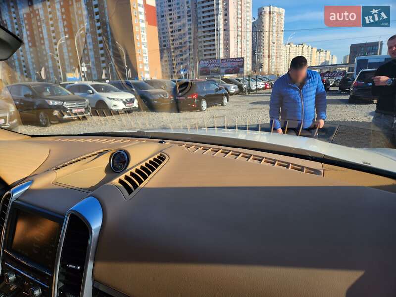 Внедорожник / Кроссовер Porsche Cayenne 2012 в Киеве