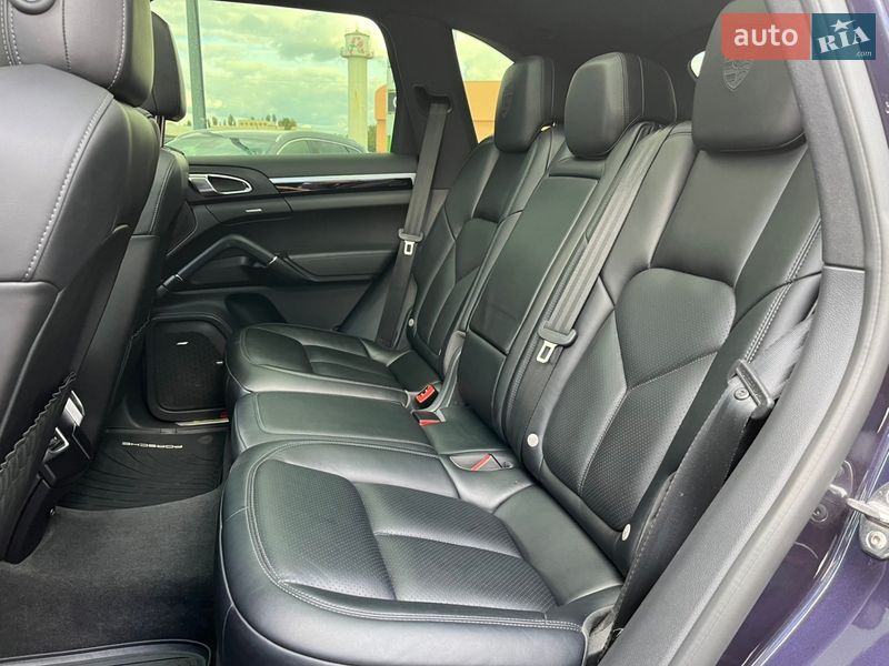 Позашляховик / Кросовер Porsche Cayenne 2016 в Києві