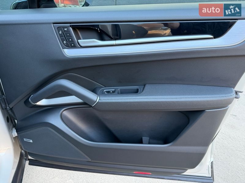 Внедорожник / Кроссовер Porsche Cayenne 2023 в Киеве