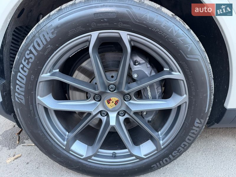 Внедорожник / Кроссовер Porsche Cayenne 2023 в Киеве