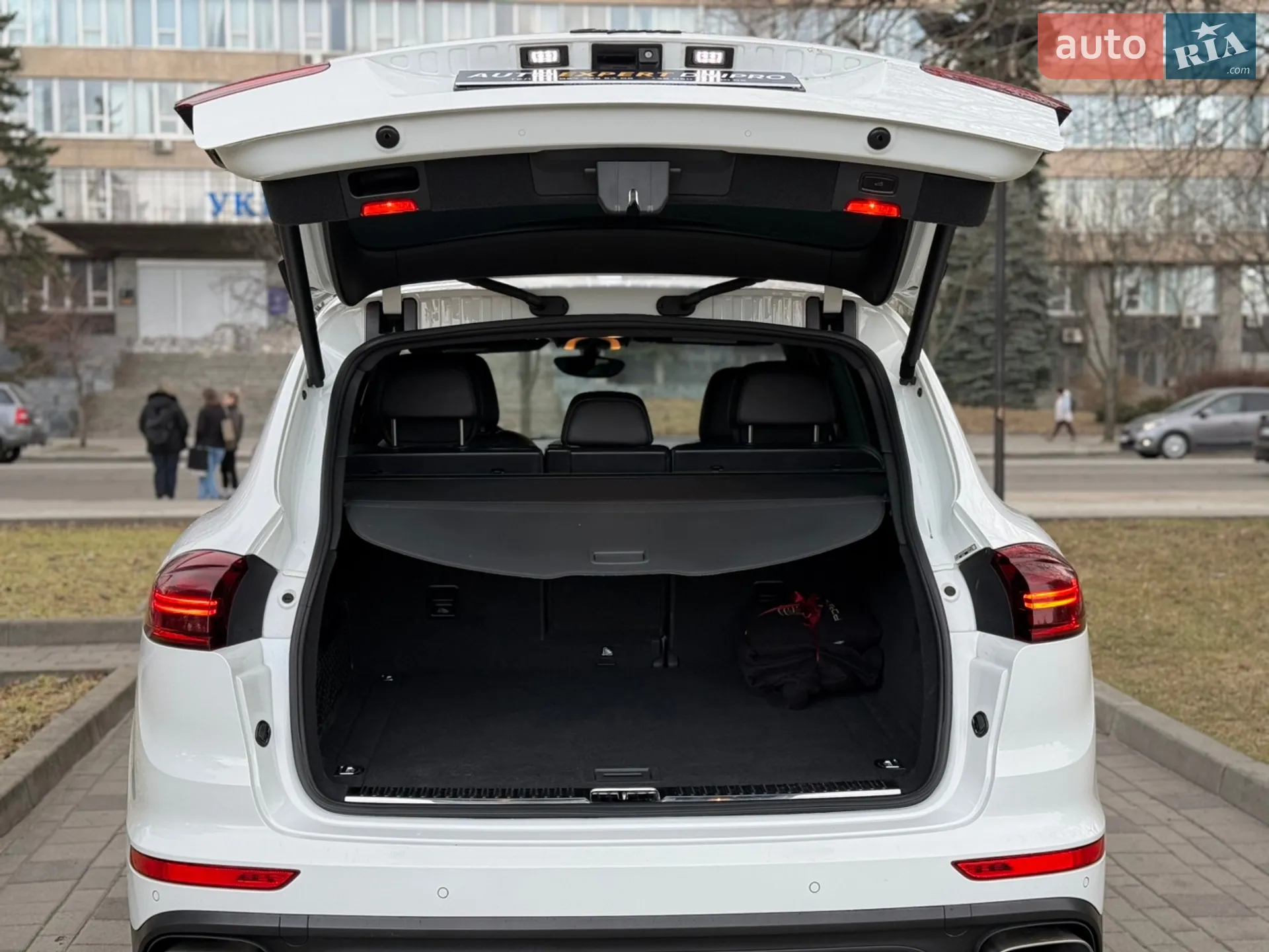 2017 Porsche Cayenne - мініатюра 26