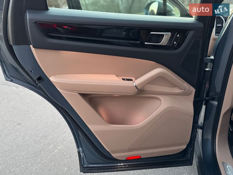 Внедорожник / Кроссовер Porsche Cayenne 2020 в Киеве