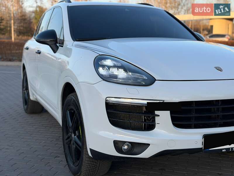 Внедорожник / Кроссовер Porsche Cayenne 2015 в Киеве