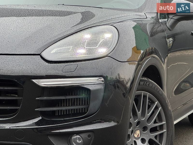 Позашляховик / Кросовер Porsche Cayenne 2016 в Києві