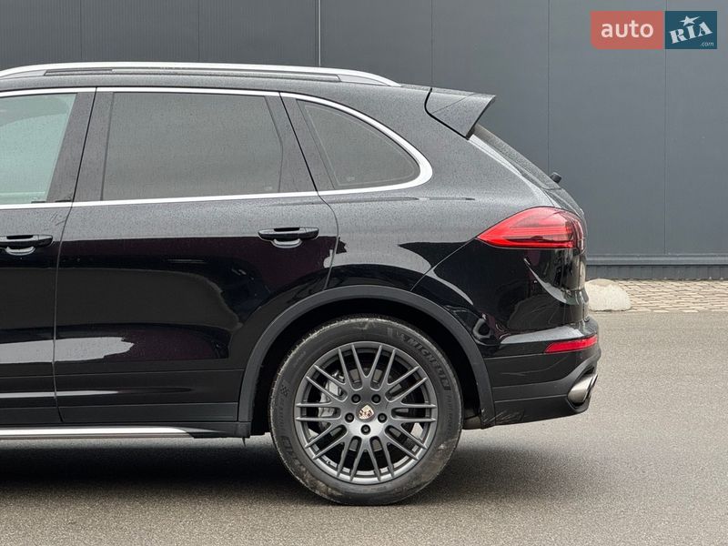 Позашляховик / Кросовер Porsche Cayenne 2016 в Києві