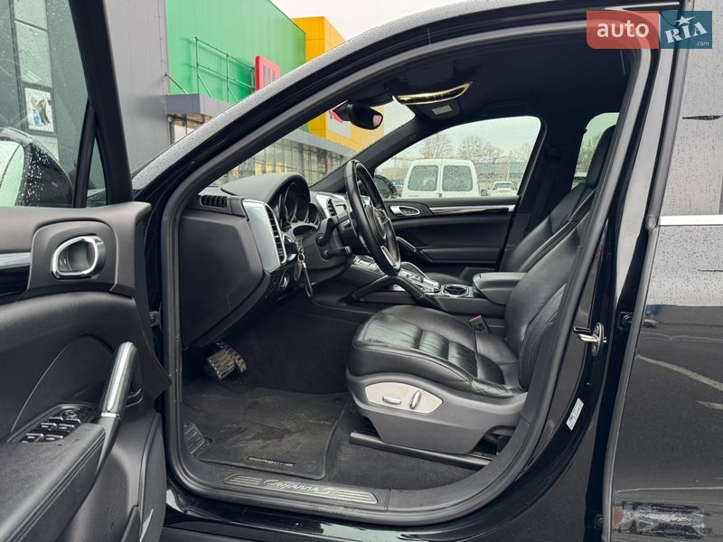 Позашляховик / Кросовер Porsche Cayenne 2016 в Києві