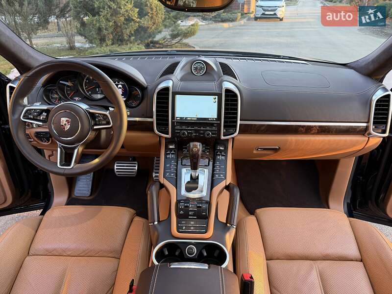 Внедорожник / Кроссовер Porsche Cayenne 2015 в Киеве