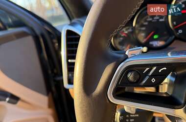 Внедорожник / Кроссовер Porsche Cayenne 2015 в Киеве