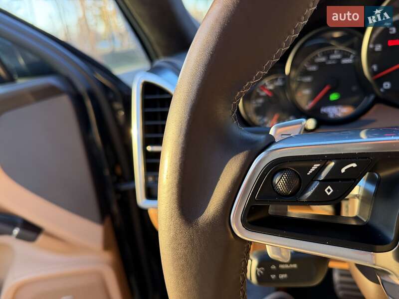 Внедорожник / Кроссовер Porsche Cayenne 2015 в Киеве