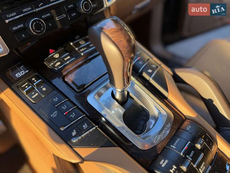 Внедорожник / Кроссовер Porsche Cayenne 2015 в Киеве