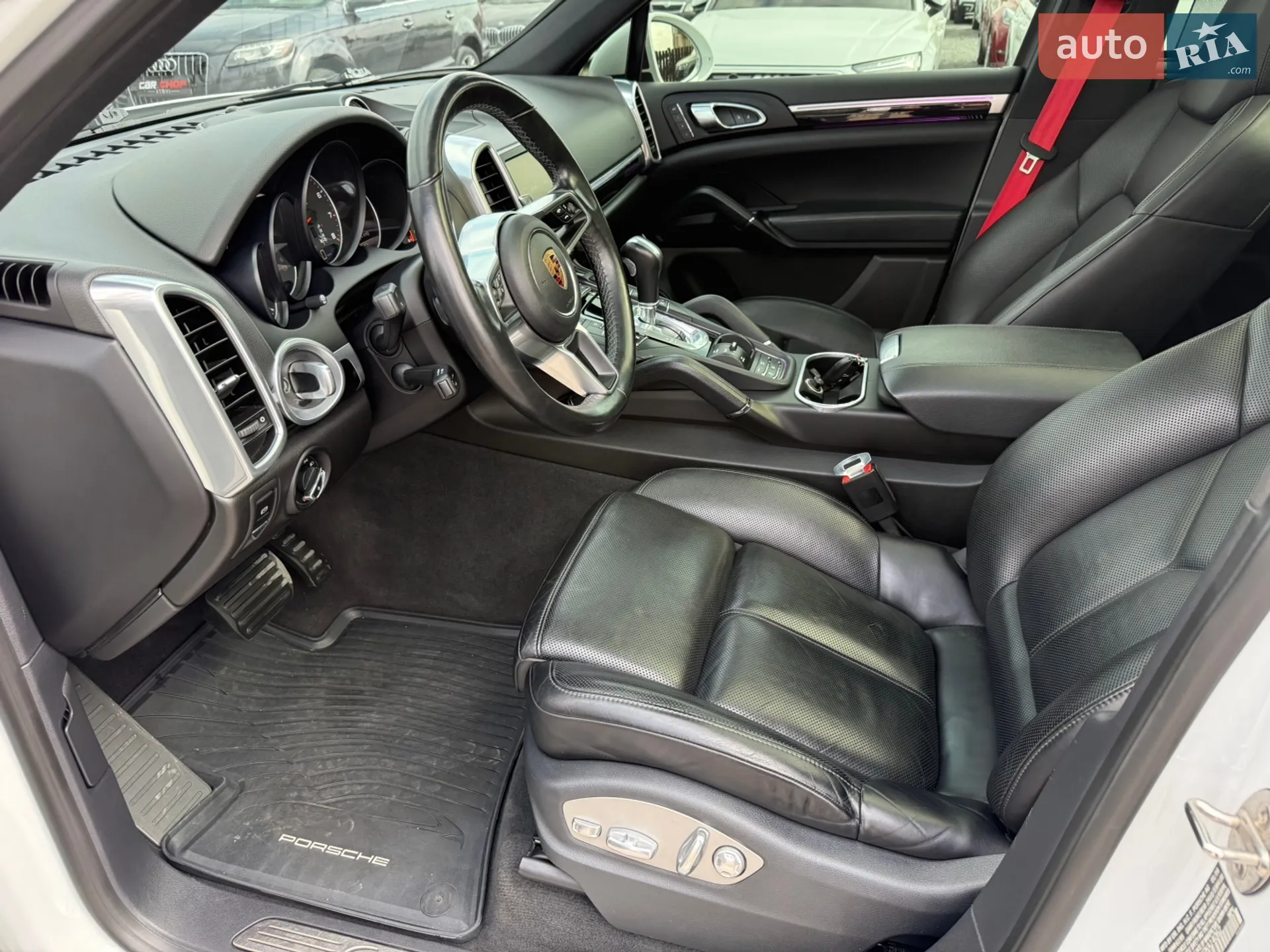 2016 Porsche Cayenne - мініатюра 31
