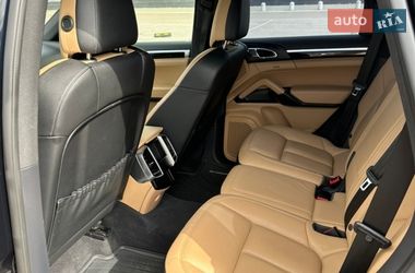 Внедорожник / Кроссовер Porsche Cayenne 2015 в Киеве
