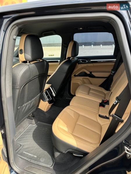 Внедорожник / Кроссовер Porsche Cayenne 2015 в Киеве