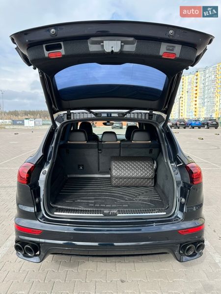 Внедорожник / Кроссовер Porsche Cayenne 2015 в Киеве