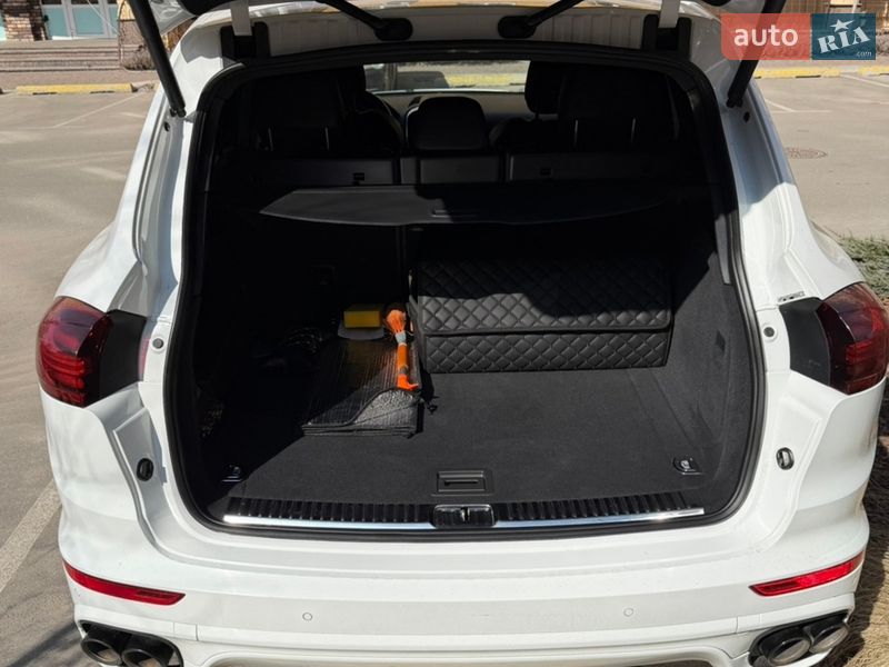 Позашляховик / Кросовер Porsche Cayenne 2016 в Софіївській Борщагівці