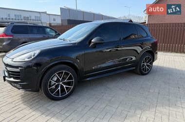 Внедорожник / Кроссовер Porsche Cayenne 2016 в Черкассах