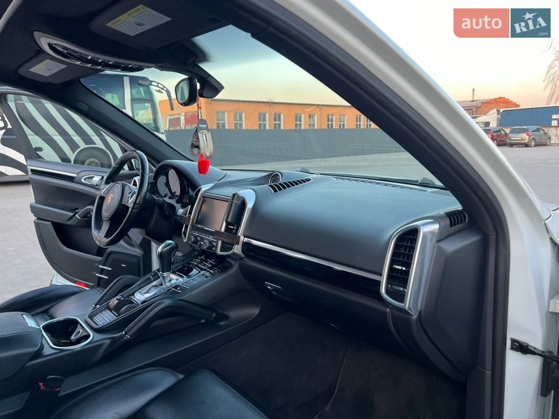 Позашляховик / Кросовер Porsche Cayenne 2014 в Нововолинську