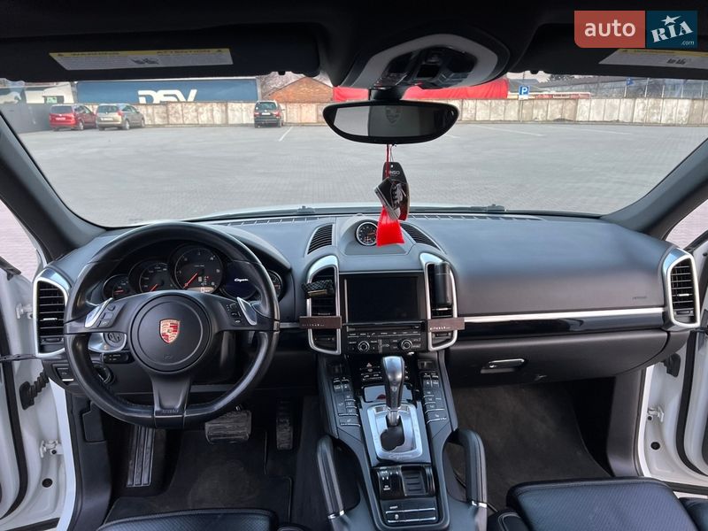 Позашляховик / Кросовер Porsche Cayenne 2014 в Нововолинську