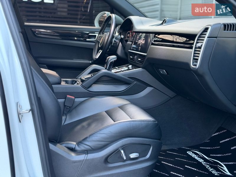 Внедорожник / Кроссовер Porsche Cayenne 2018 в Киеве