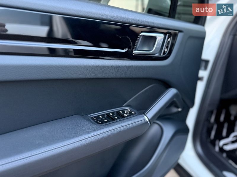 Внедорожник / Кроссовер Porsche Cayenne 2018 в Киеве