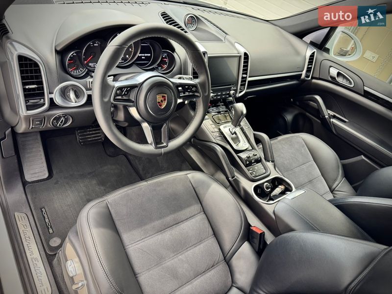 Внедорожник / Кроссовер Porsche Cayenne 2016 в Киеве