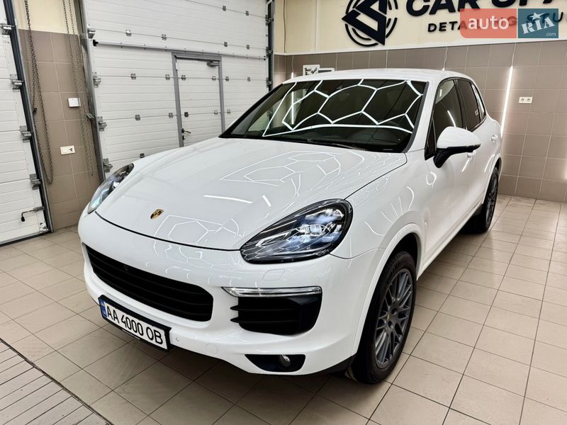 Внедорожник / Кроссовер Porsche Cayenne 2016 в Киеве