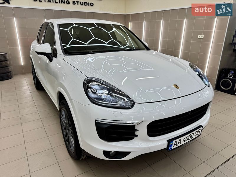 Внедорожник / Кроссовер Porsche Cayenne 2016 в Киеве