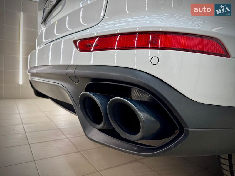 Внедорожник / Кроссовер Porsche Cayenne 2016 в Киеве