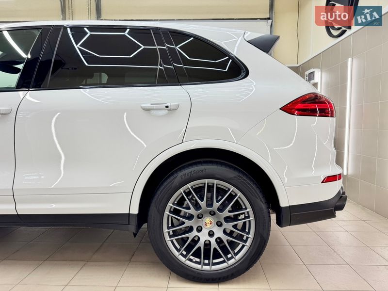 Внедорожник / Кроссовер Porsche Cayenne 2016 в Киеве