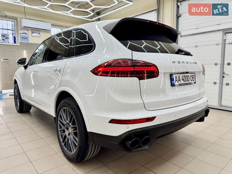 Внедорожник / Кроссовер Porsche Cayenne 2016 в Киеве