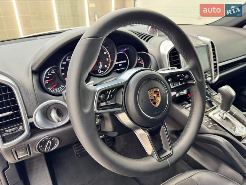 Внедорожник / Кроссовер Porsche Cayenne 2016 в Киеве
