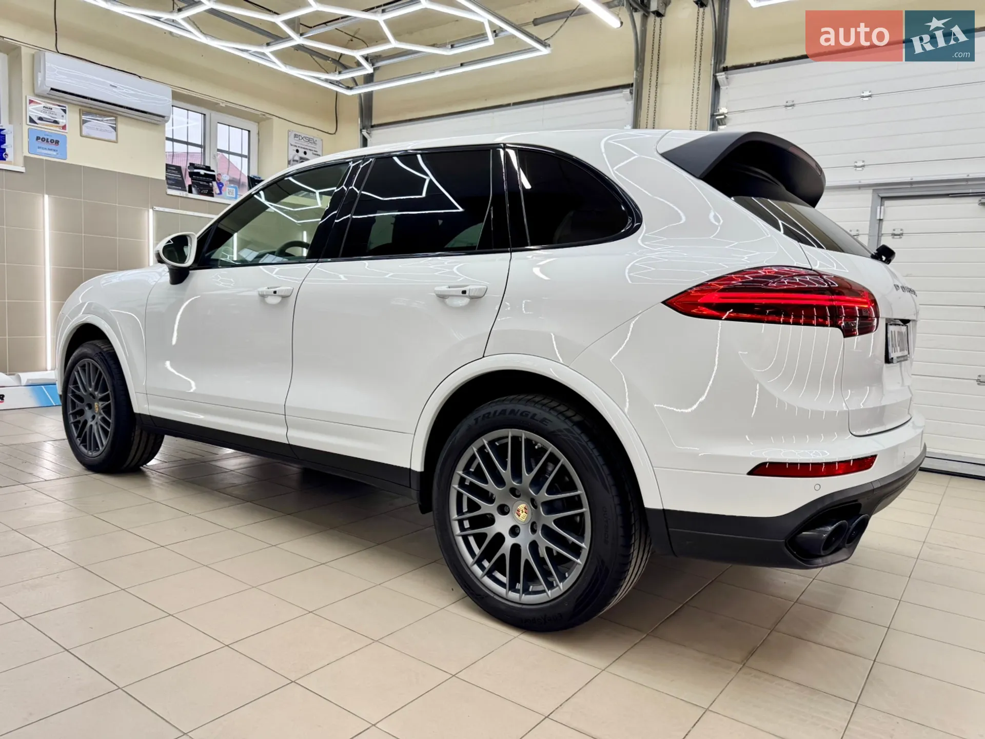2016 Porsche Cayenne - мініатюра 26