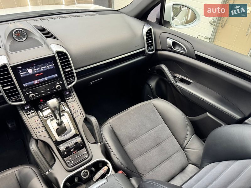 Внедорожник / Кроссовер Porsche Cayenne 2016 в Киеве