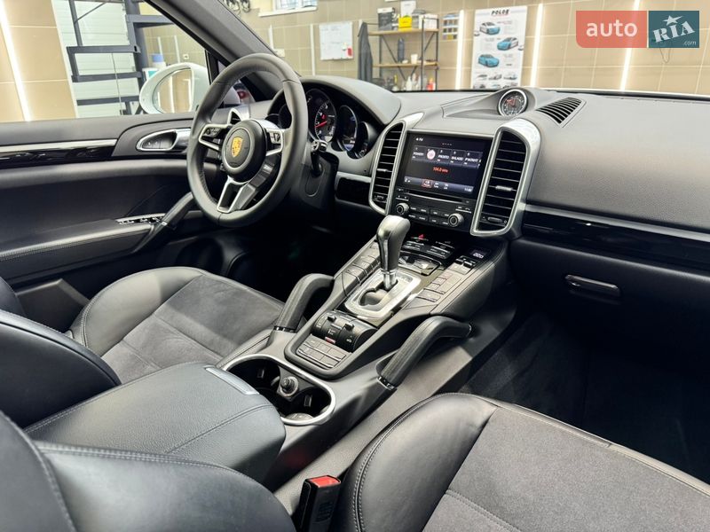 Внедорожник / Кроссовер Porsche Cayenne 2016 в Киеве