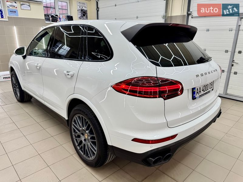Внедорожник / Кроссовер Porsche Cayenne 2016 в Киеве