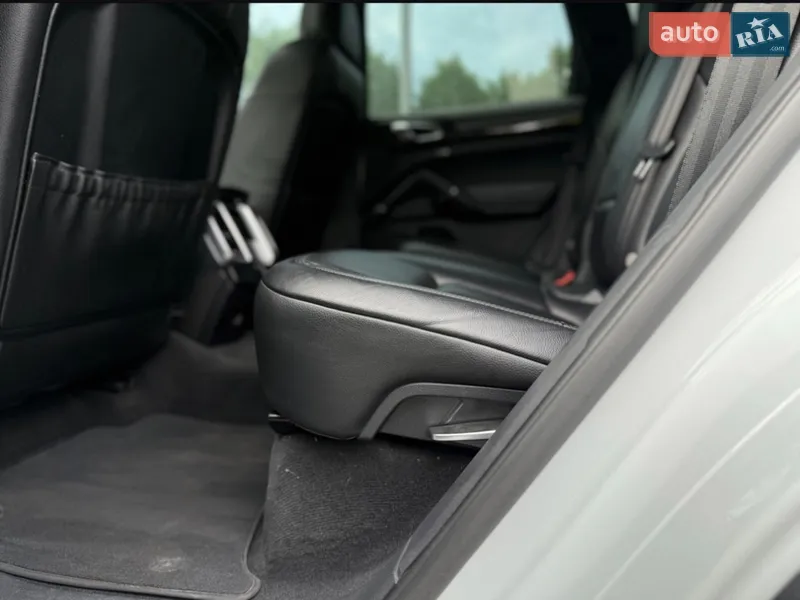 Porsche Cayenne 2015 VIN WP1AA2A20GKA12515 фото оголошення 46 з 111