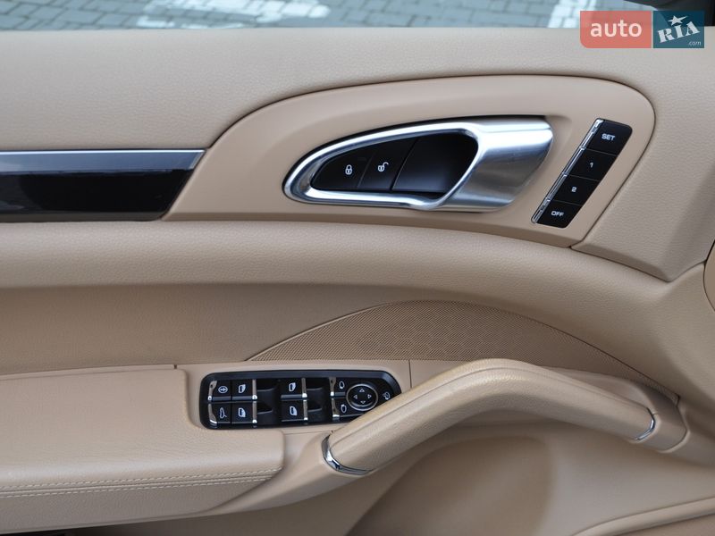 Позашляховик / Кросовер Porsche Cayenne 2012 в Одесі