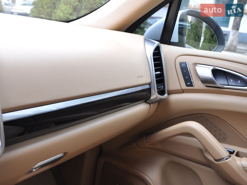 Позашляховик / Кросовер Porsche Cayenne 2012 в Одесі