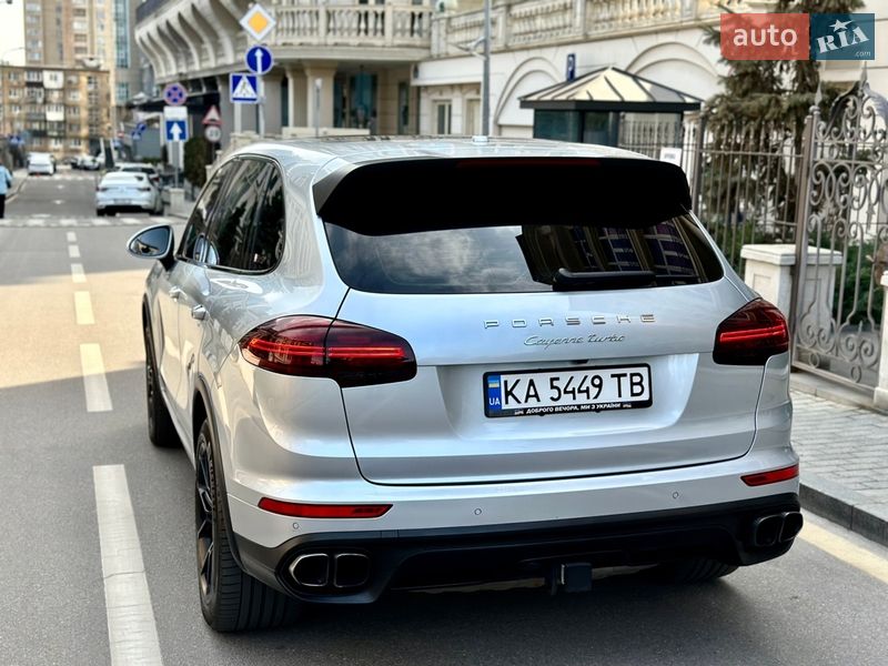 Позашляховик / Кросовер Porsche Cayenne 2015 в Києві