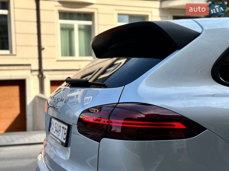 Позашляховик / Кросовер Porsche Cayenne 2015 в Києві