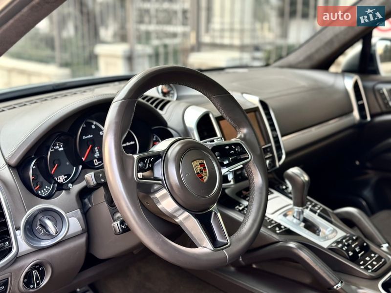 Позашляховик / Кросовер Porsche Cayenne 2015 в Києві